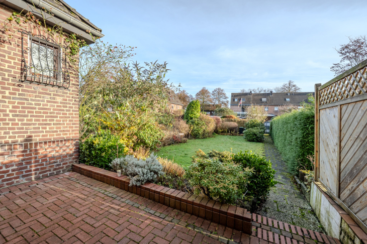 Terrasse mit Blick in den Garten