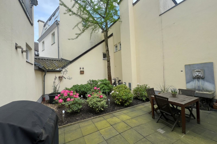 Terrasse mit Garten