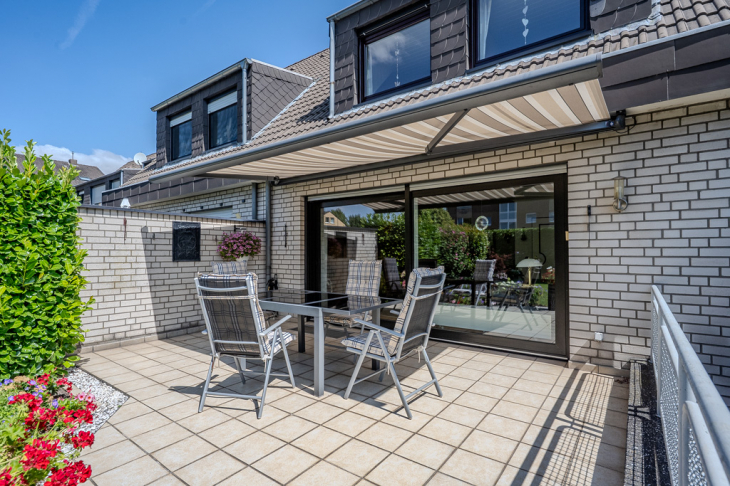 Terrasse mit Markise