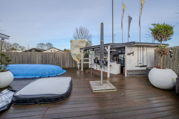 Terrasse mit Whirpool u. Pool