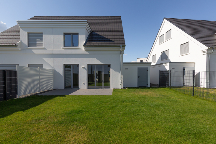 Traumhafte Doppelhausvilla mit Südgarten