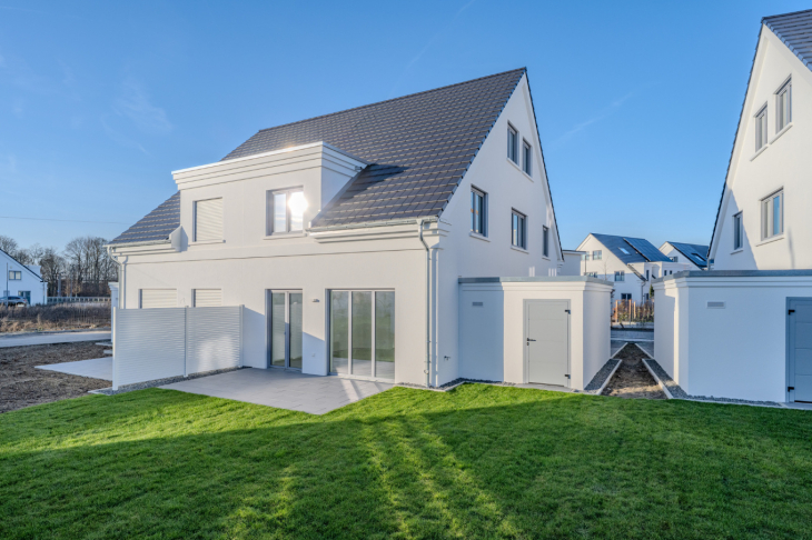 Traumhafte Doppelhausvilla mit Südgarten