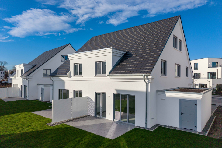 Traumhafte Doppelhausvilla mit Südgarten