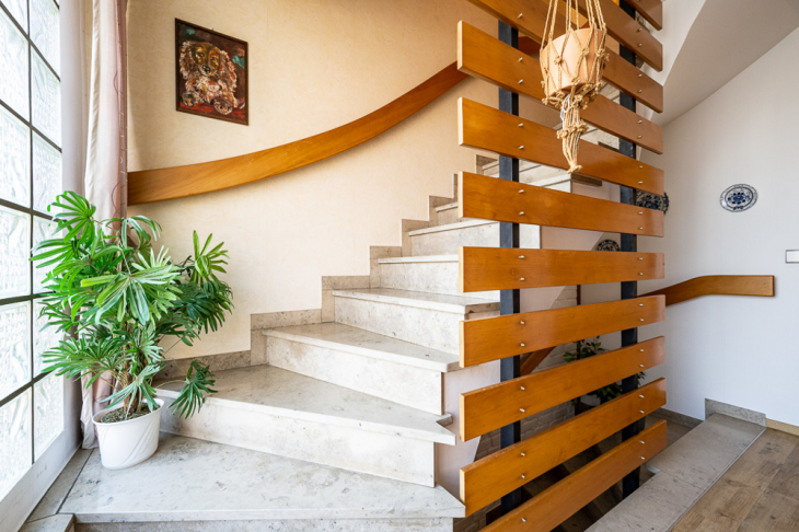 Treppe in den Spitzboden