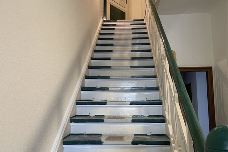 Treppe ins Obergeschoss