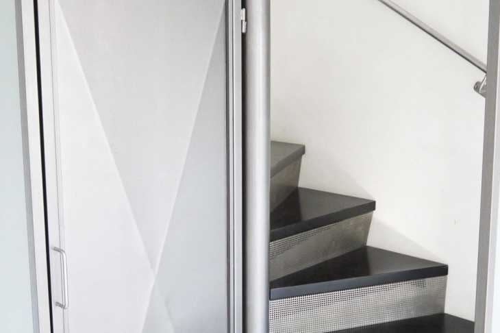 Treppe zur oberen Ebene