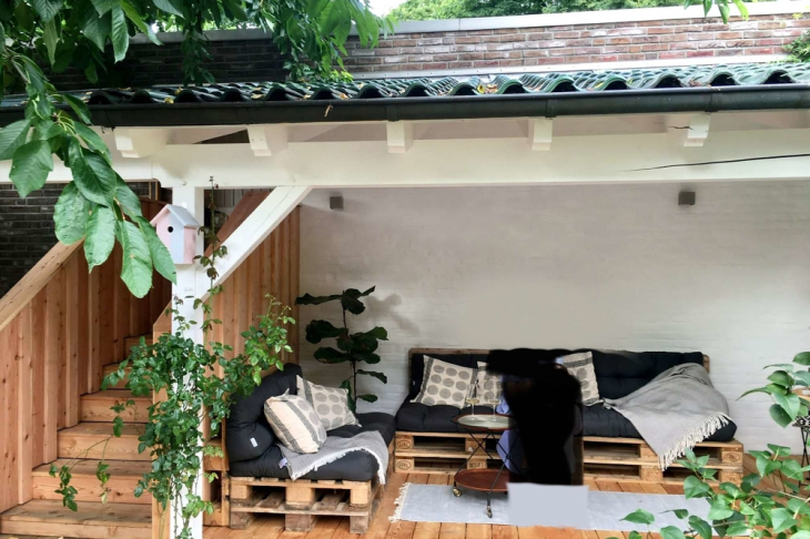 überdachte Terrasse (Sommer)