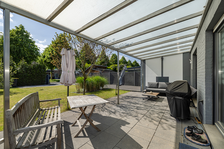 überdachte Terrasse