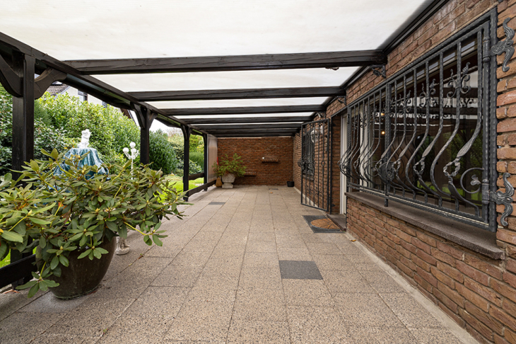 Überdachte Terrasse