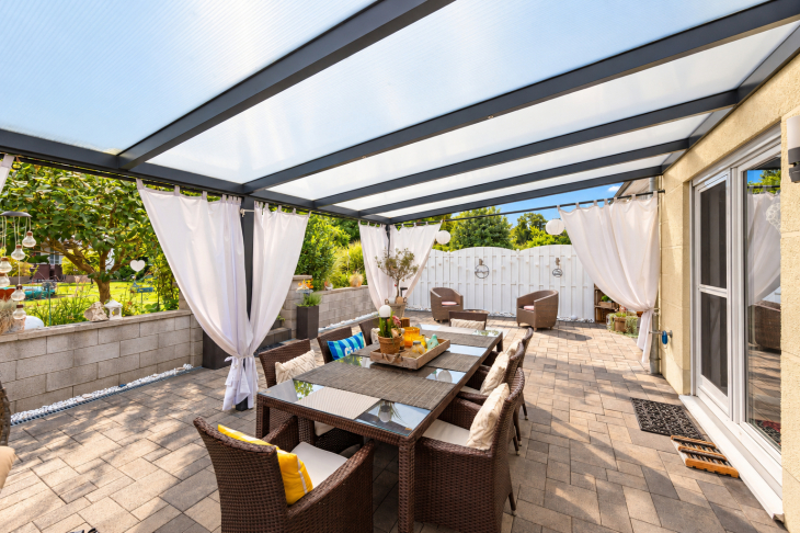 überdachte Terrasse