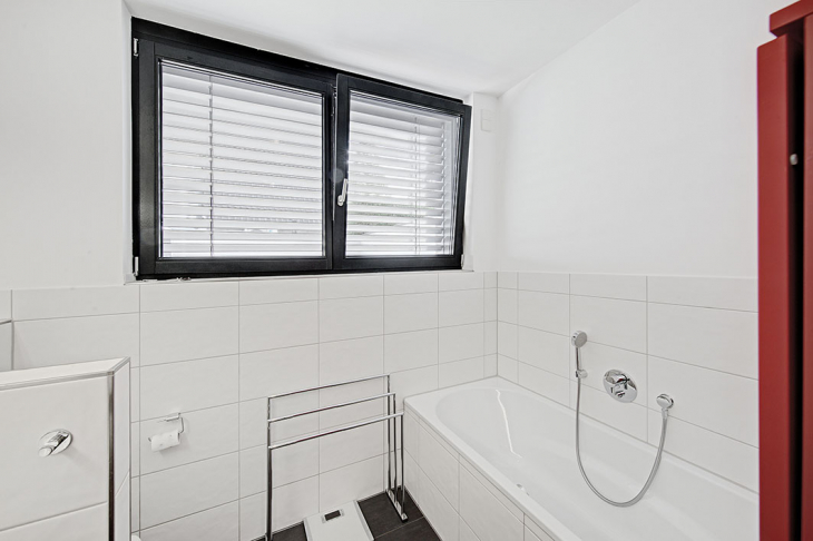 Viel Tageslicht & DU+Wanne