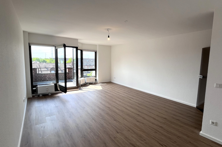 viel Tageslicht und Zugang zum Balkon