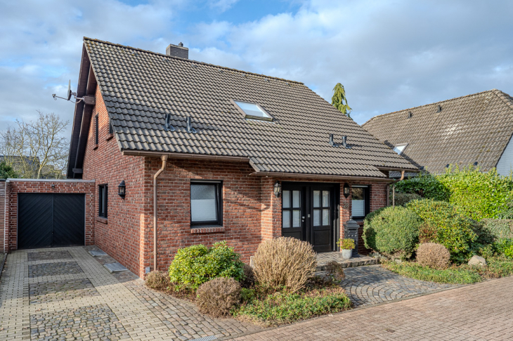 Ein liebevolles Zuhause für die ganze Familie – freistehend, 4 Schlafzimmer, Keller & Garage, Vorst Einfamilienhaus in Tönisvorst / Vorst