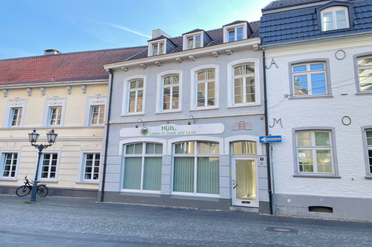 Vorderansicht Zweifamilienhaus