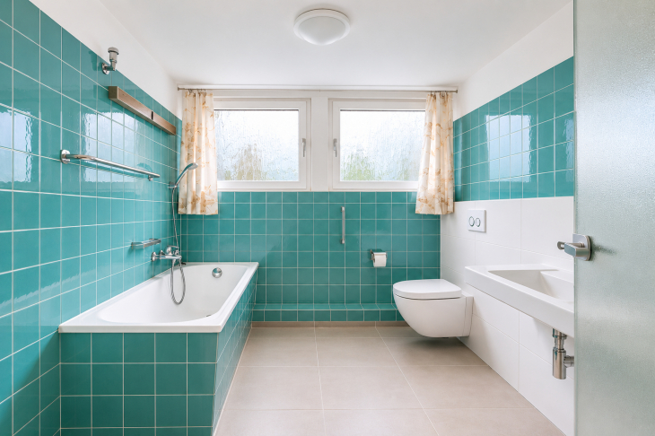 Wannenbadezimmer OG