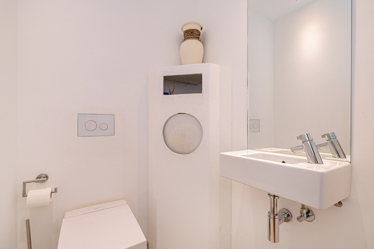 WC mit Wäscheabwurfschacht