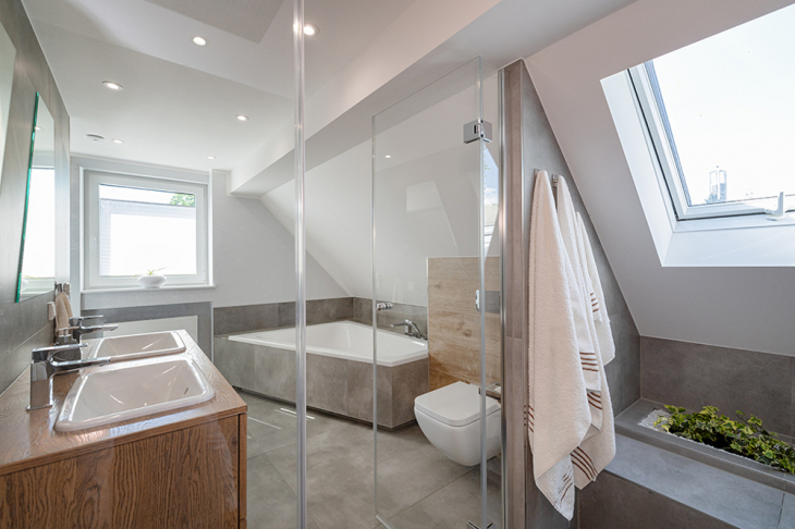 weiter Ansicht Hauptbadezimmer
