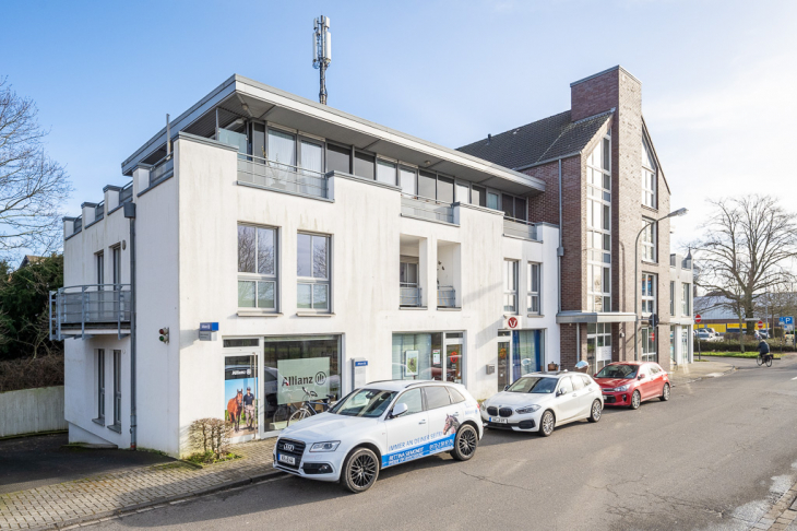 weitere Ansicht gesamtes Wohn- Geschäftshaus