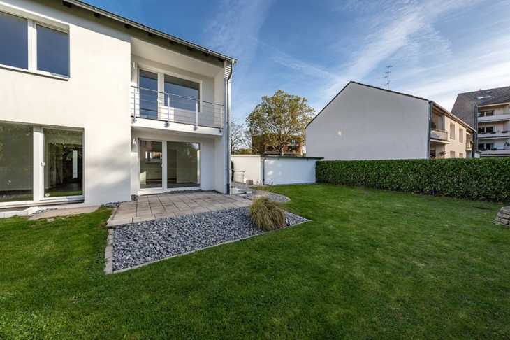 weitere Ansicht Haus Gartenseite