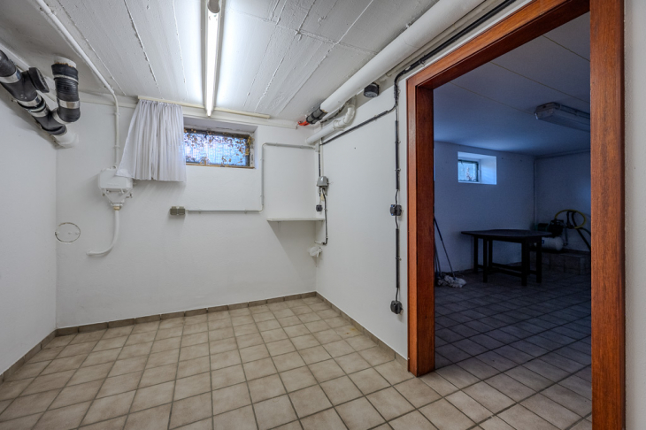 weiterer Vorratsraum mit Waschküsche