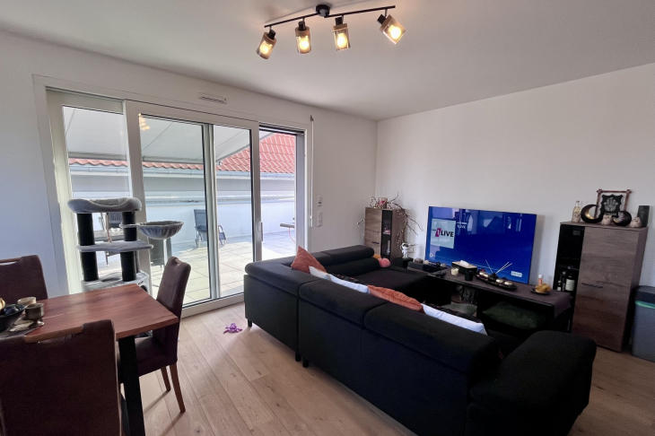 Wohn- Esszimmer aktuell mit Zugang zum Balkon