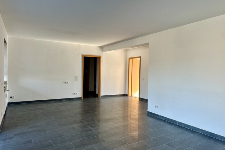 Wohn- und Esszimmer leerstehend