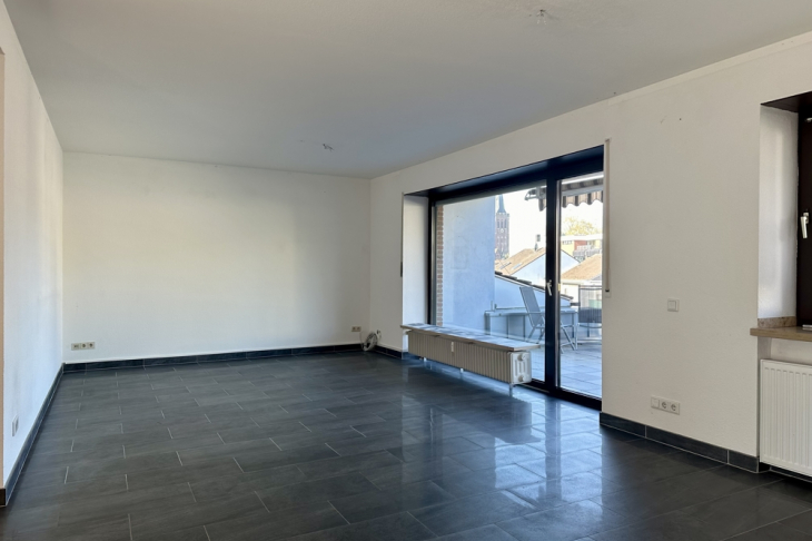 Wohn- und Esszimmer leerstehend