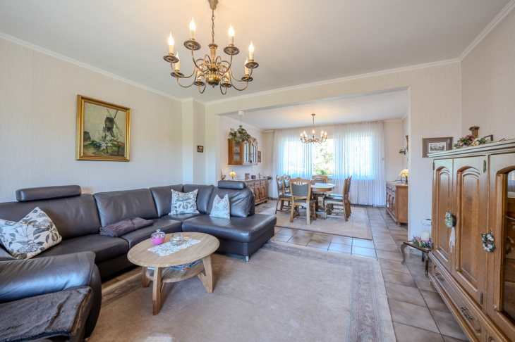 Wohnbereich mit Blick zum Esszimmer