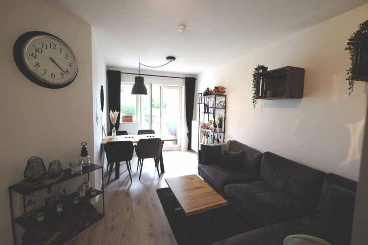 Wohnen und Essen / Zugang zur Loggia