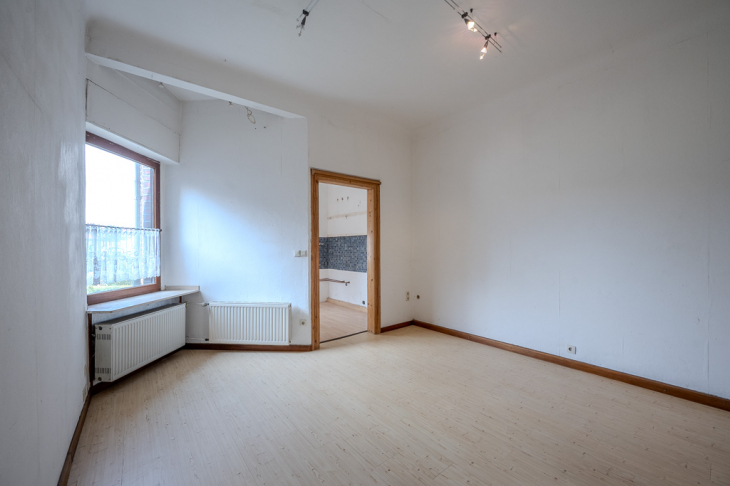 Wohnraum 1.Etage rechts mit Durchgang zur Küche