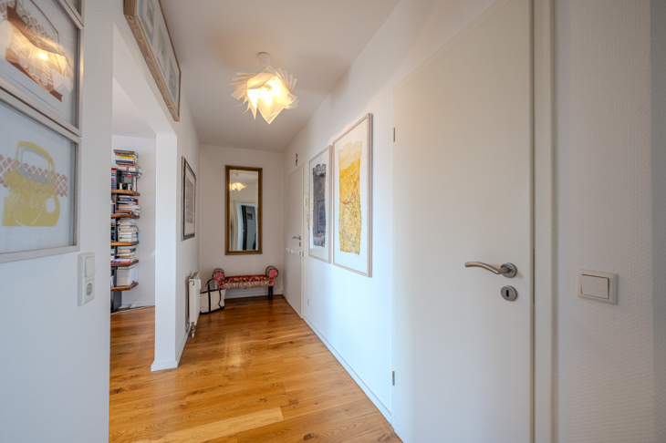 Wohnungsflur mit Massivholzparkett