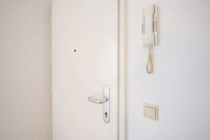 Wohnungstür mit Gegensprechanlage