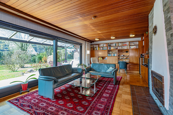 Wohnzimmer mit Blick in den Garten