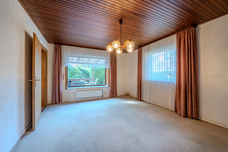 Wohnzimmer mit Blick in den Garten