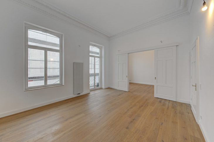 Wohnzimmer mit Blick ins Esszimmer