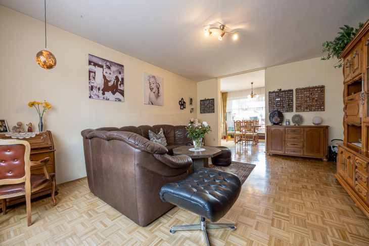 Wohnzimmer mit Essbereich