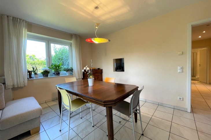 Wohnzimmer mit Essplatz