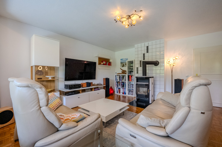 Wohnzimmer mit Kamin
