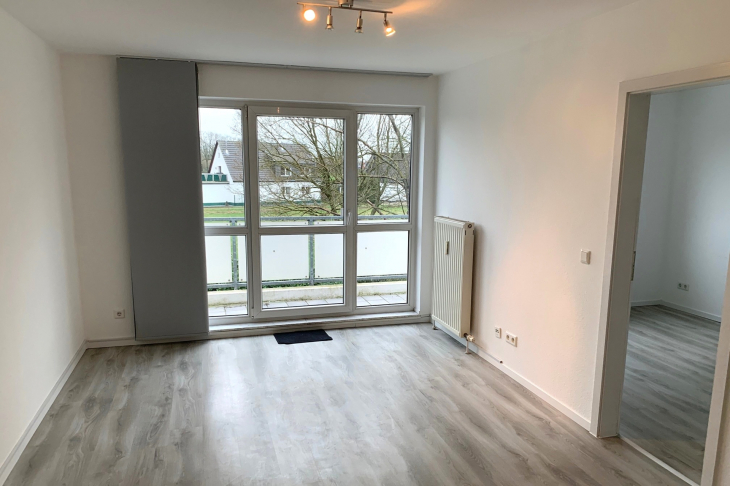 Wohnzimmer mit Zugang zum Schlafzimmer
